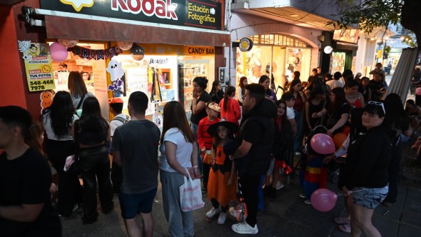 Disfraces, telarañas y muchas ventas: furor por Halloween en Escobar